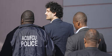 FTX-Gr&uuml;nder Bankman-Fried vor Gericht auf den Bahamas