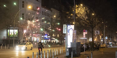 Abend vor Silvester - Berlin Raketen an der Pallasstra&szlig;e