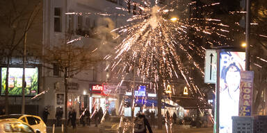 Abend vor Silvester - Berlin Raketen an der Pallasstraße
