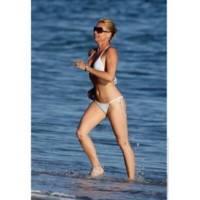 Nicollette Sheridan zeigt ihren Knack-Po