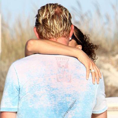 Lilly Kerssenberg zeigt ihren Babybauch