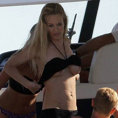 Sexy Modelyacht: Moss und Oben-Ohne-Mulder