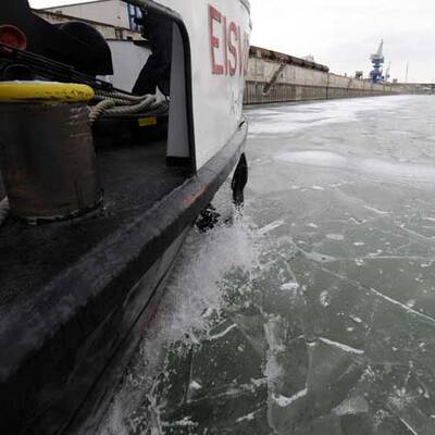 Der Wiener Eisbrecher beisst sich durch