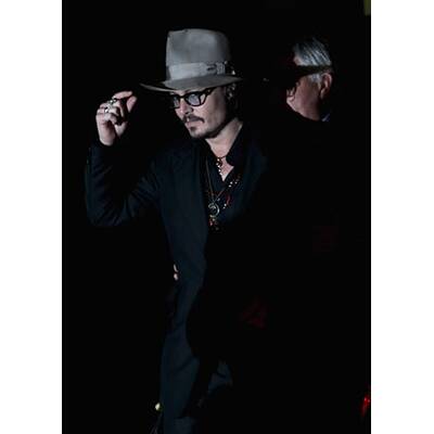 Johnny Depp mit Gehhilfe in Cannes