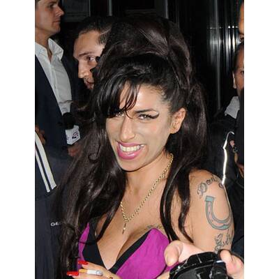 Wankende Amy mit neuem Lover