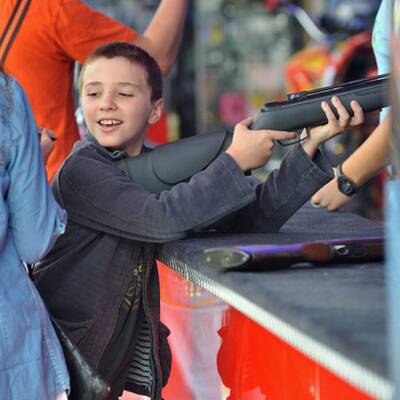 Madonna-Kinder am Jahrmarkt