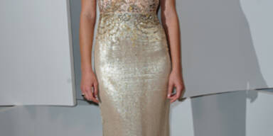 Laetitia Casta mit offenherzigem Outfit