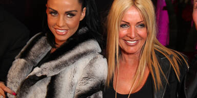 Katie Price in Wien angekommen