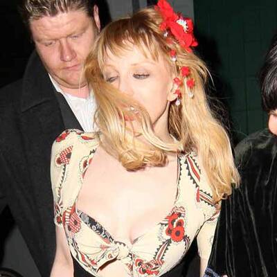 Wankende Courtney Love macht London unsicher