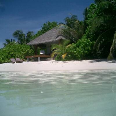 10. Veligandu Island Resort