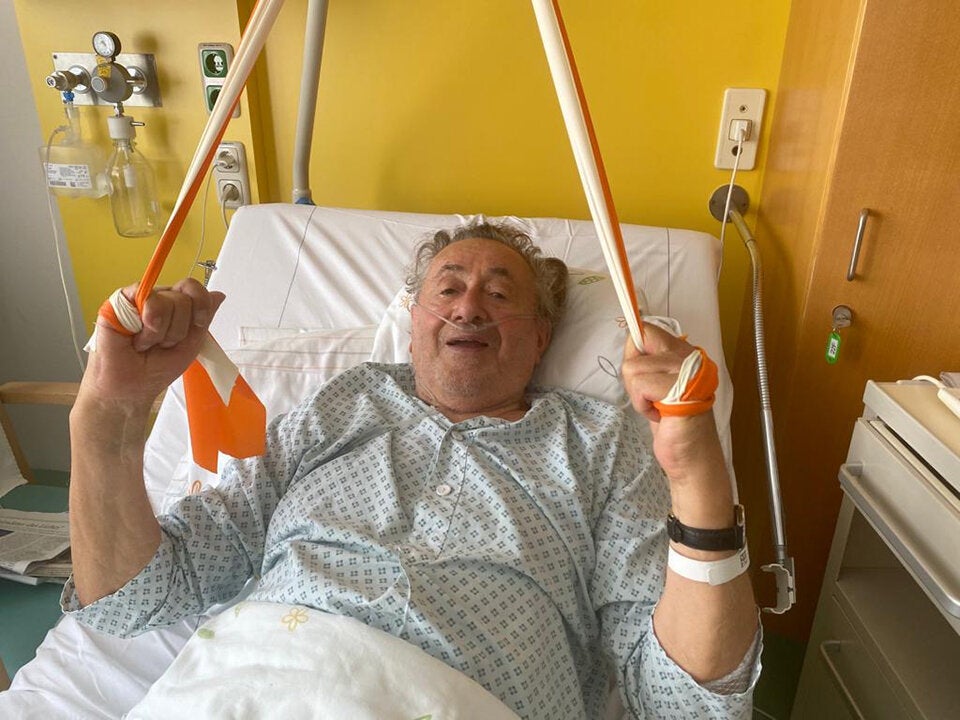 So hält sich Lugner im Krankenhaus fit