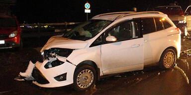 Alko-Lenker raste in Ortstafel und Hydranten