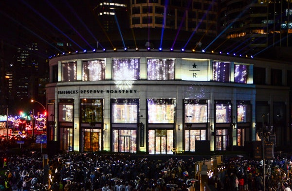 Der größte Starbucks der Welt eröffnet