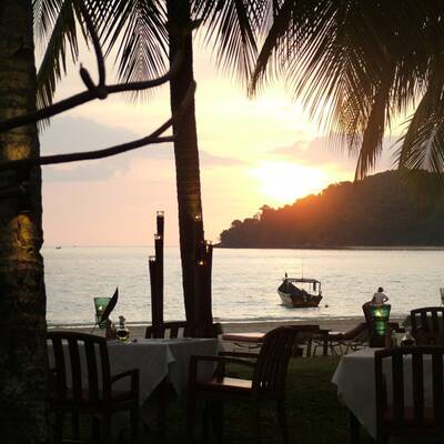 10. Veligandu Island Resort