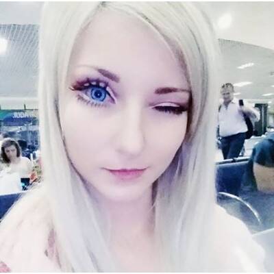 Diese lebende Barbie sieht aus wie Elsa!