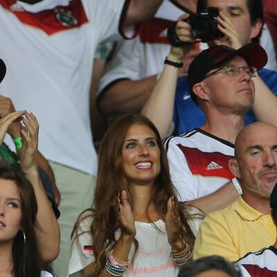 Deutsche Spielerfrauen feiern ausgiebig