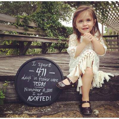 So süß feiern Kinder ihre Adoption 