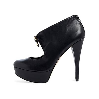 Erster Blick auf Madonnas Schuh-Kollektion die ab jetzt bei Selfirdges erhältlich ist 