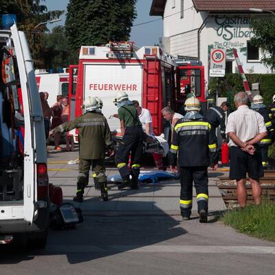 Zug crasht in Auto 