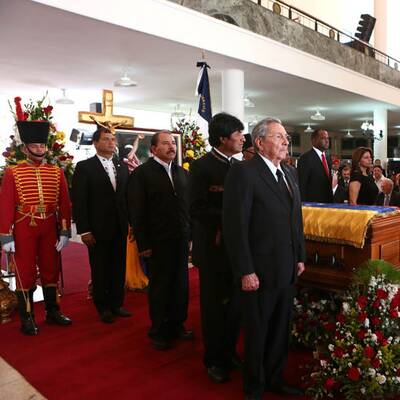 Ahmadinejad und Castro erweisen letzte Ehre