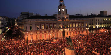 Polizei löst Demo gegen Papst mit Gewalt auf