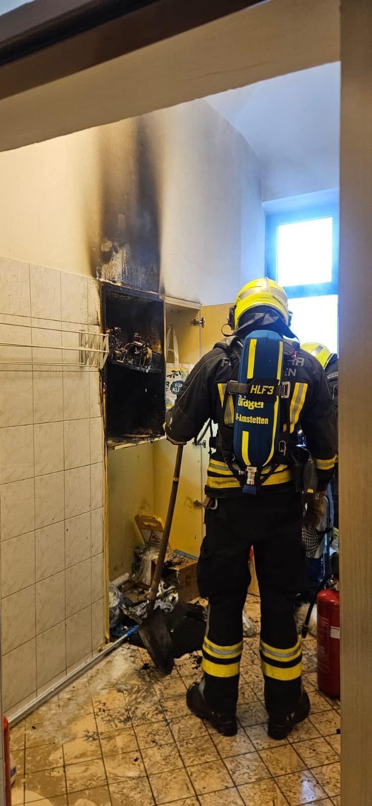 Die freiwillige Feuerwehr Amstetten bekämpfte die Flammen.