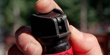 Frau verteidigt Baby mit Pfefferspray
