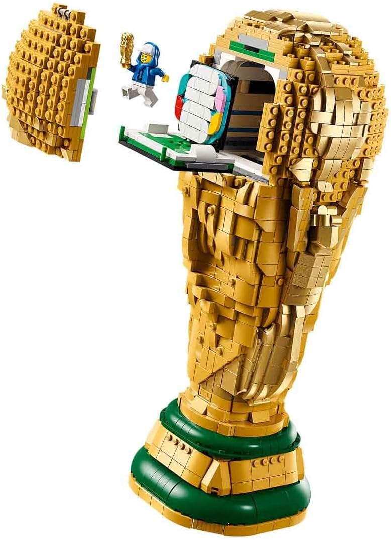 LEGO Editions Sports Offizieller Pokal der FIFA Fußball-Weltmeisterschaft - 3D DIY Modell mit sammelbarer Minifigur - Fußball Geschenk für Jungen & Mädchen ab 12 Jahren und Erwachsene Fans - 43020