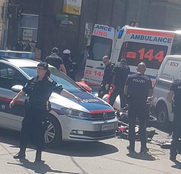 Biker (29) crasht mit Pkw in Wien – Spital