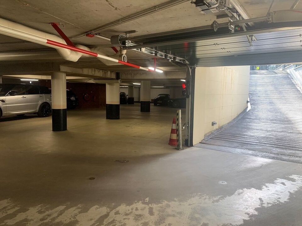 Luxus in Amsterdam: Parkplatz für halbe Million Euro steht zum Verkauf