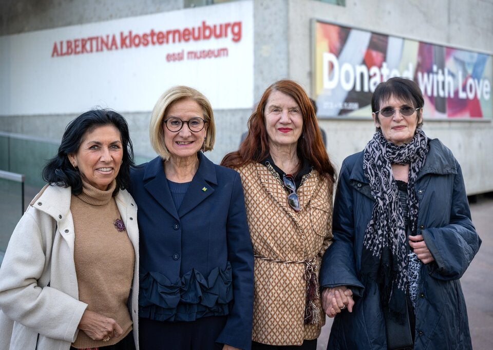 Beim Treffen der Kunst- und Kulturschaffenden in der Albertina Klosterneuburg (v.l.n.r.): Journalistin Danielle Spera, Landeshauptfrau Johanna Mikl-Leitner, Philosophin Elisabeth von Samsonow und die Bildende Künstlerin Renate Bertlmann. 