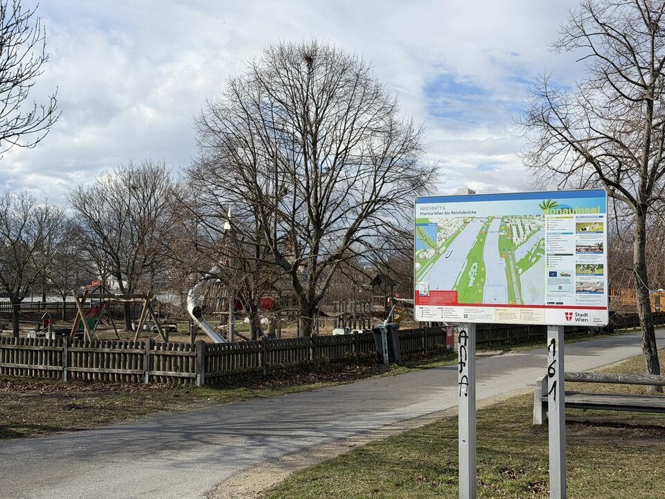 Donauinsel Pyramide gesprengt
