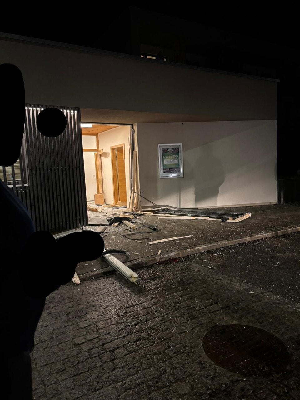 Auto krachte in Musikschule Göstling