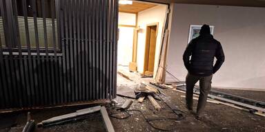 Auto krachte in Musikschule G&ouml;stling