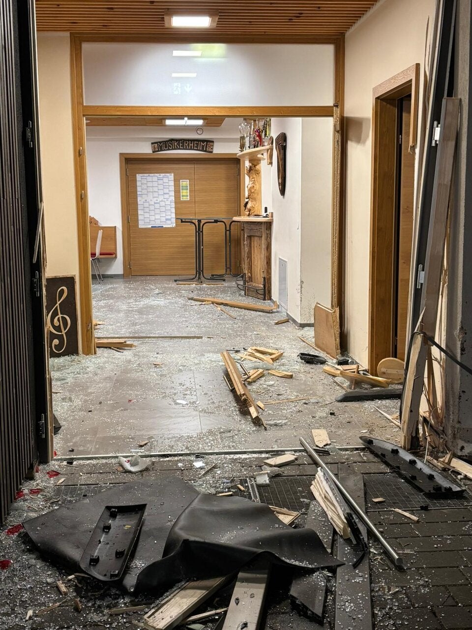 Auto krachte in Musikschule Göstling