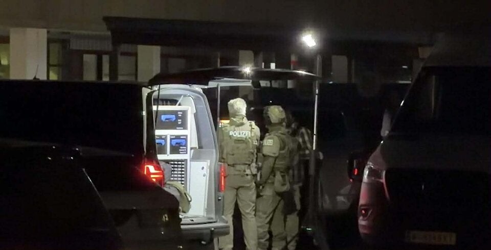 Schwechat Polizeieinsatz Balkon