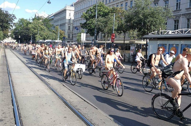 Hier radeln Hunderte nackt durch Wien