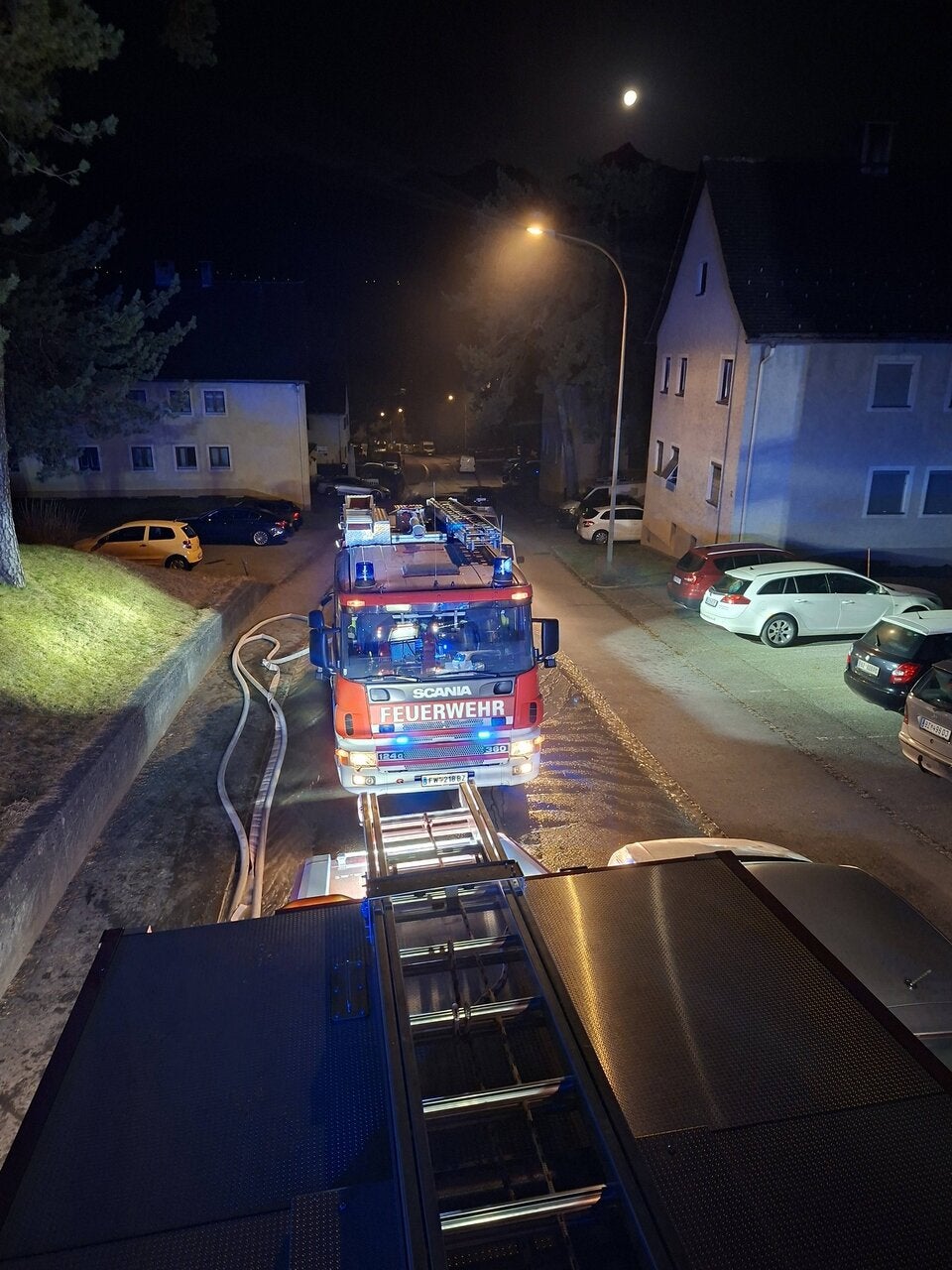 Florianis bekämpften Flammen: Wohnung abgebrannt.