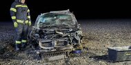 "Wie durch ein Wunder" - Pkw-Lenker überlebt Horror-Crash im Acker
