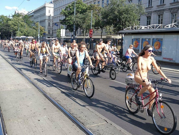 Hier radeln Hunderte nackt durch Wien