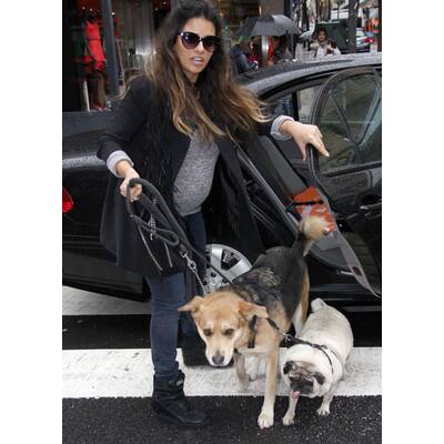 Monica Cruz mit Riesen-Babybauch