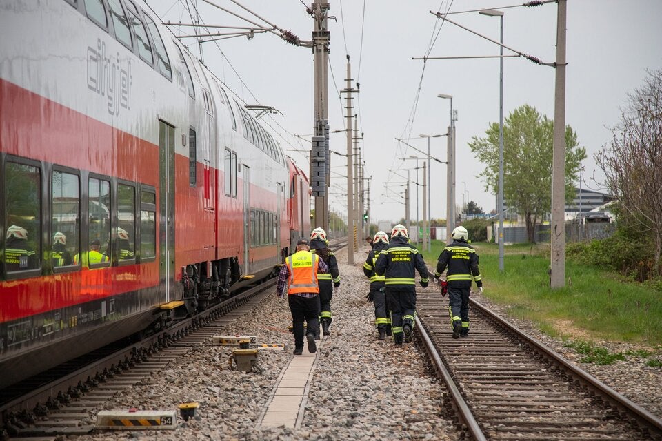 ÖBB-Zug erfasst Person: 250 Fahrgäste evakuiert