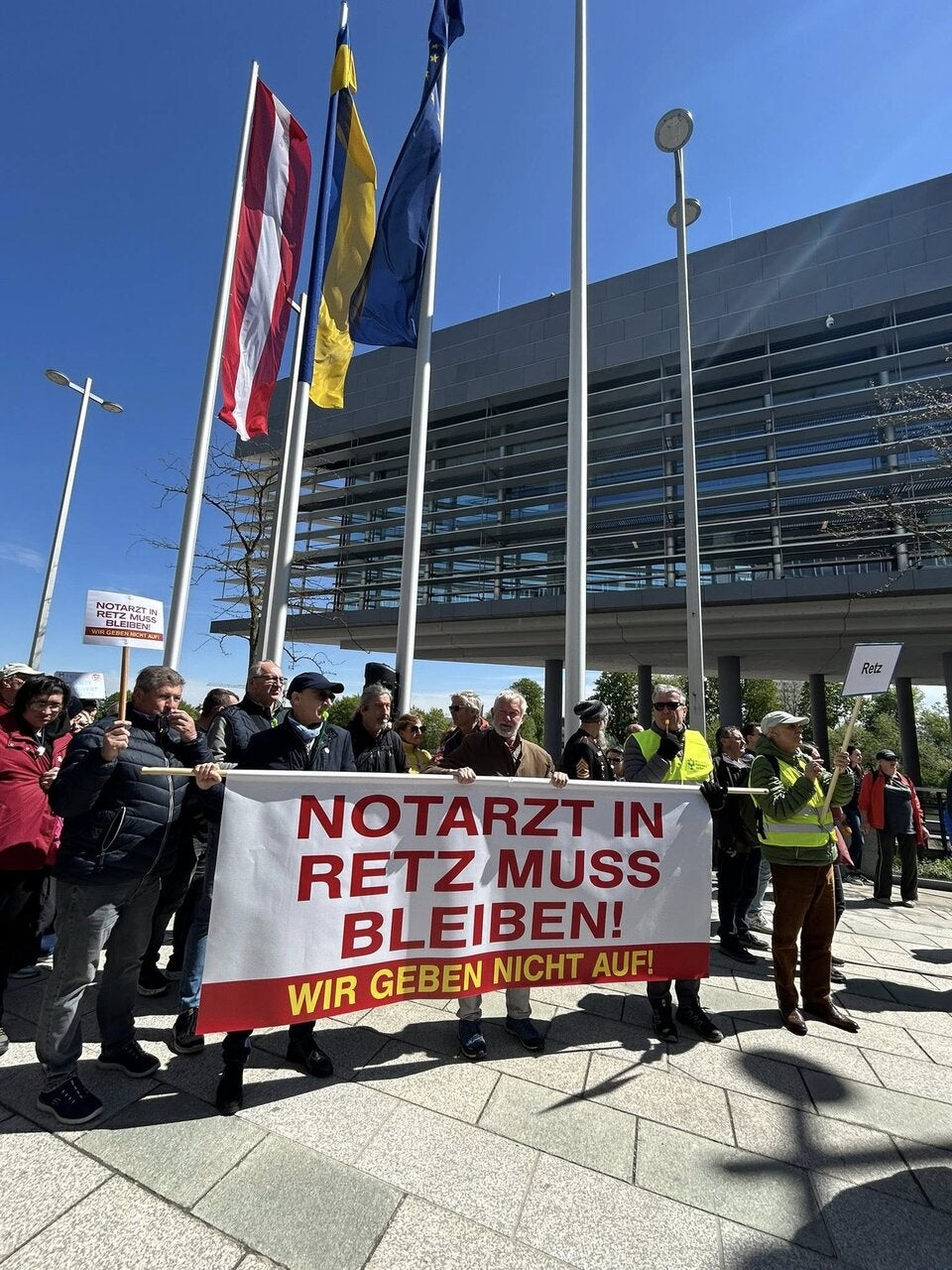 WUT vor dem Landhaus: Bürger begehren Änderung des Gesundheitsplans2040+