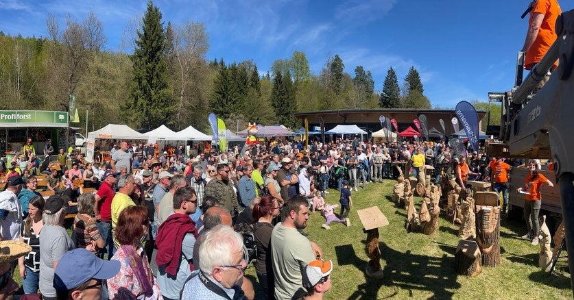Viele Leute schauten begeistert beim Event zu. 