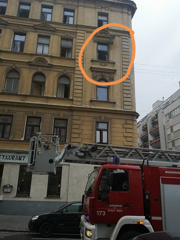 Heldenhafte Rettung: Feuerwehr rettet Baby aus Feuer-Wohnung