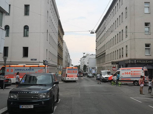Heldenhafte Rettung: Feuerwehr rettet Baby aus Feuer-Wohnung