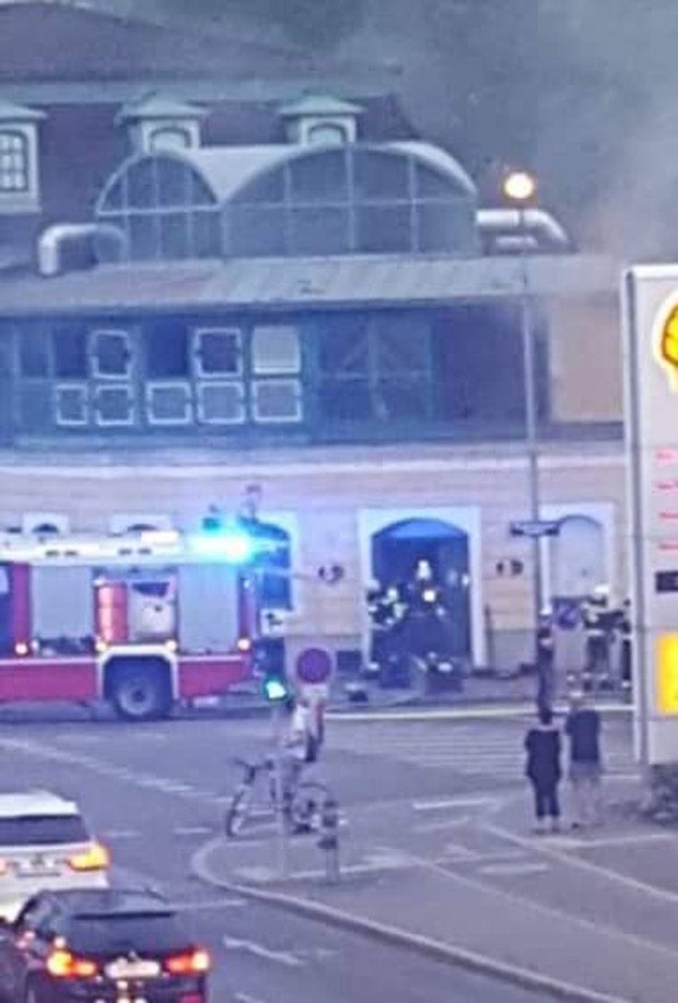 Großeinsatz bei Brand in ehemaligem Wiener-Kult-Lokal