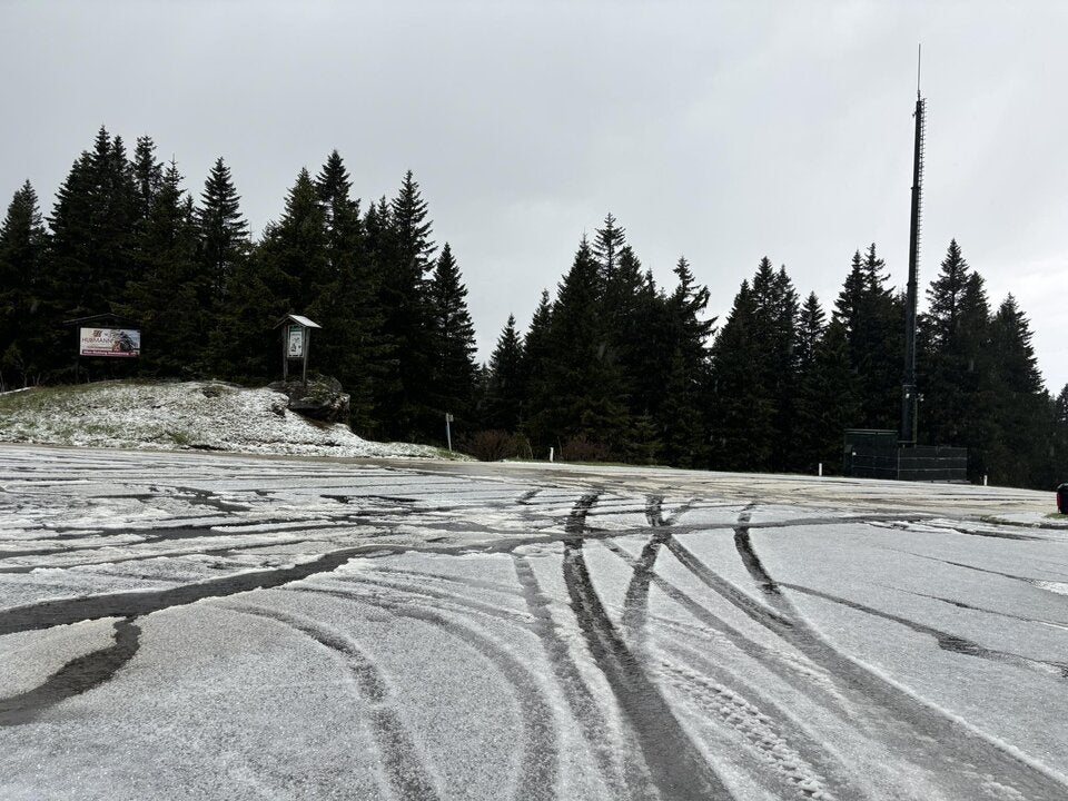 Warnstufe-Rot: Touristen müssen vor Hagel-Gewitter fliehen