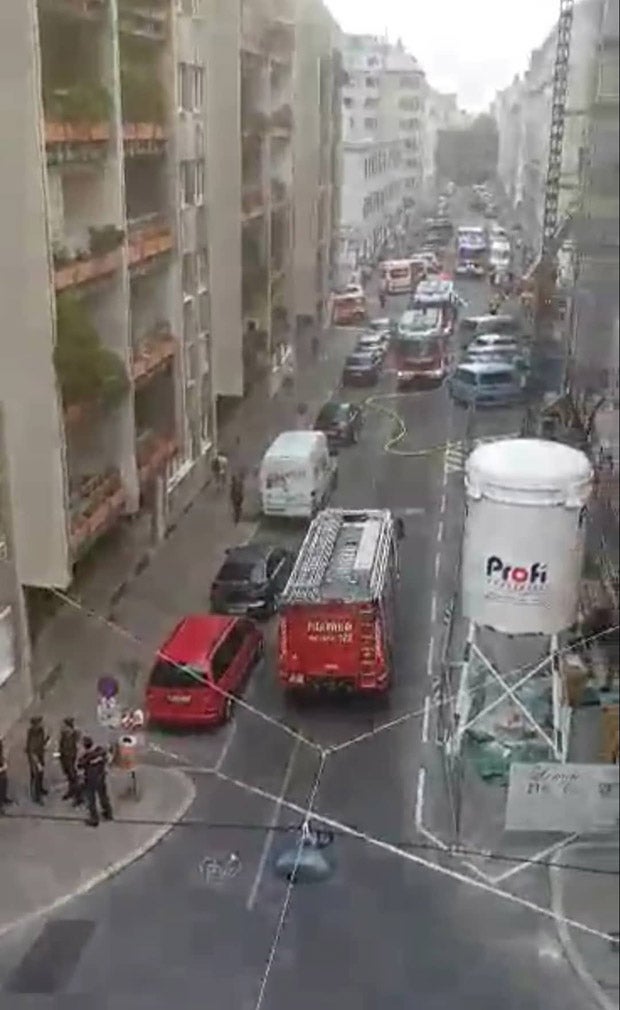 Heldenhafte Rettung: Feuerwehr rettet Baby aus Feuer-Wohnung