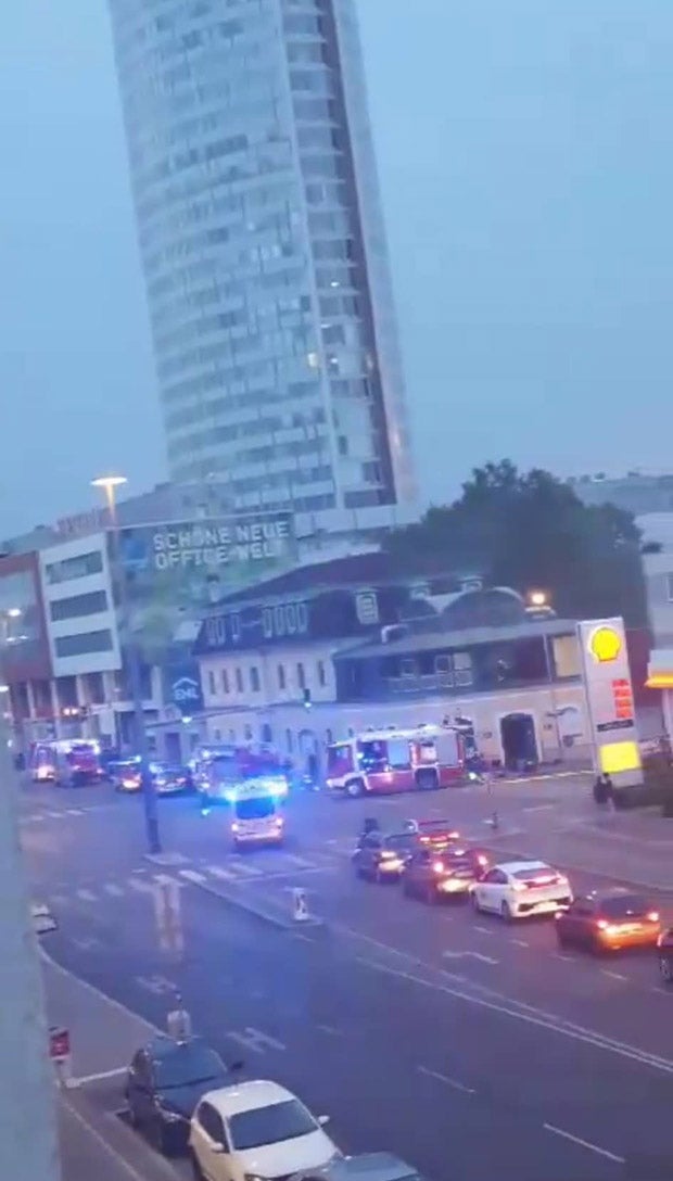 Großeinsatz bei Brand in ehemaligem Wiener-Kult-Lokal